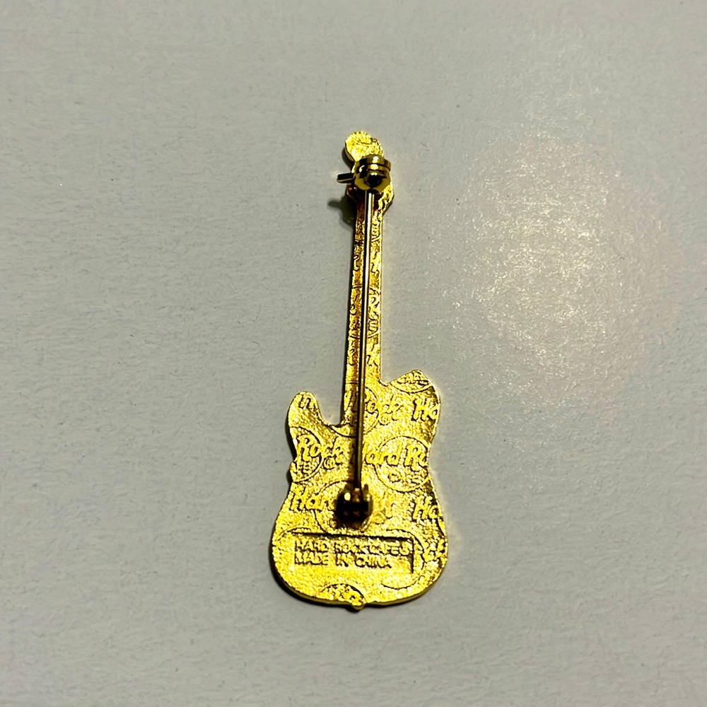 🎵 Hard Rock Cafe Saint St. Louis MO Guitar Lapel Pin - Picture 3 of 4